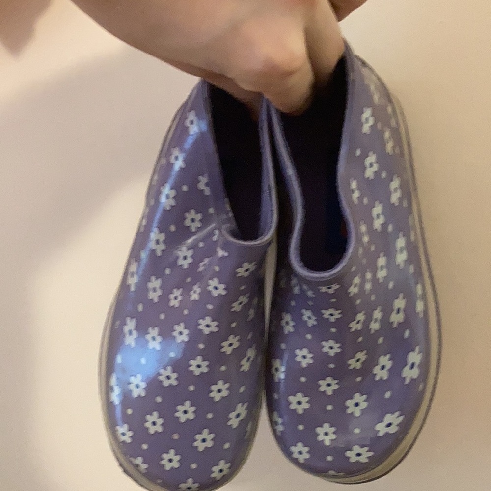 Kids purple floral rain clogs